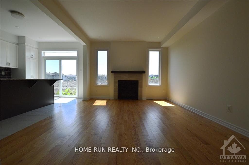 286 Turnbuckle Crescent photo 5