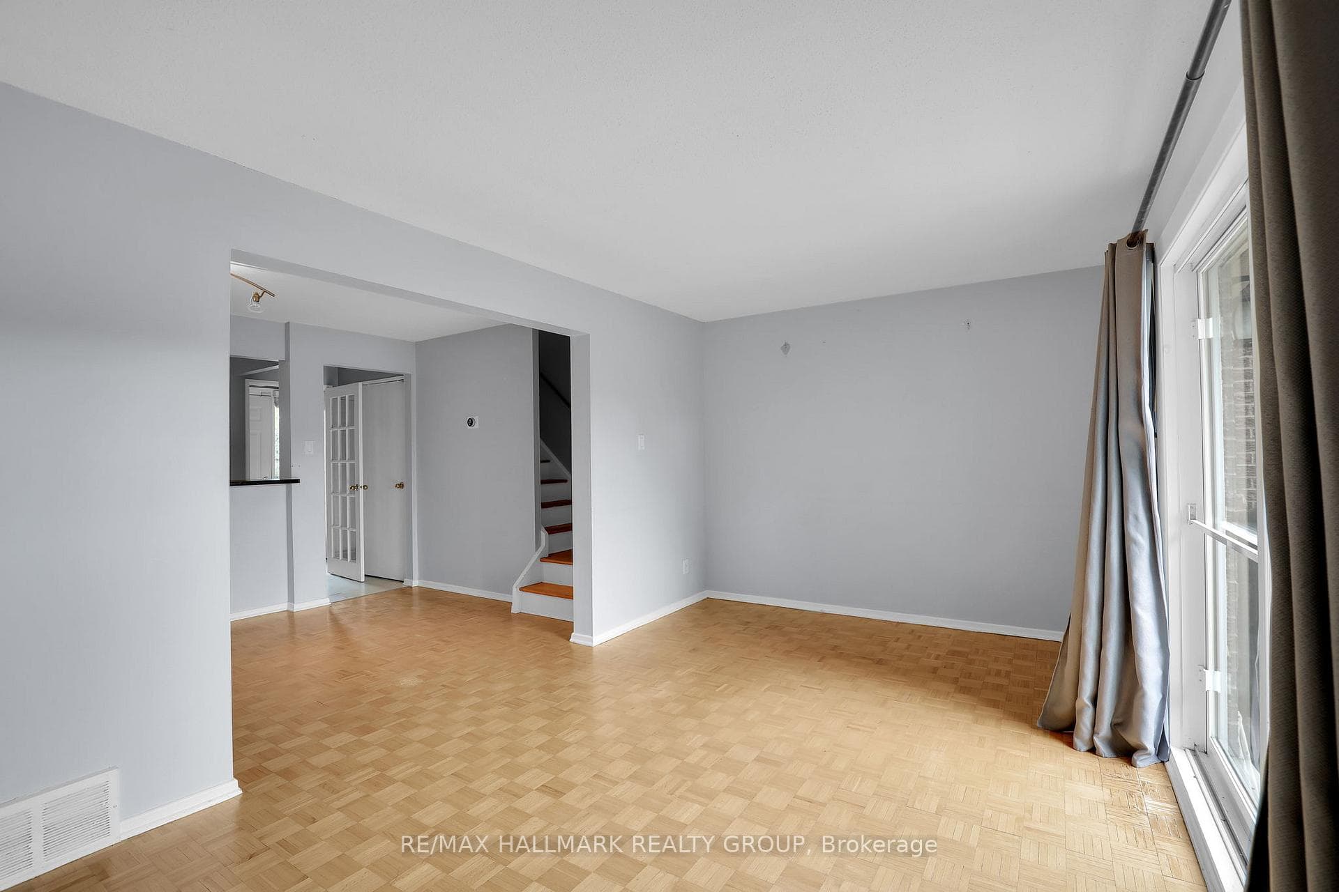 2912 Fairlea Crescent photo 8