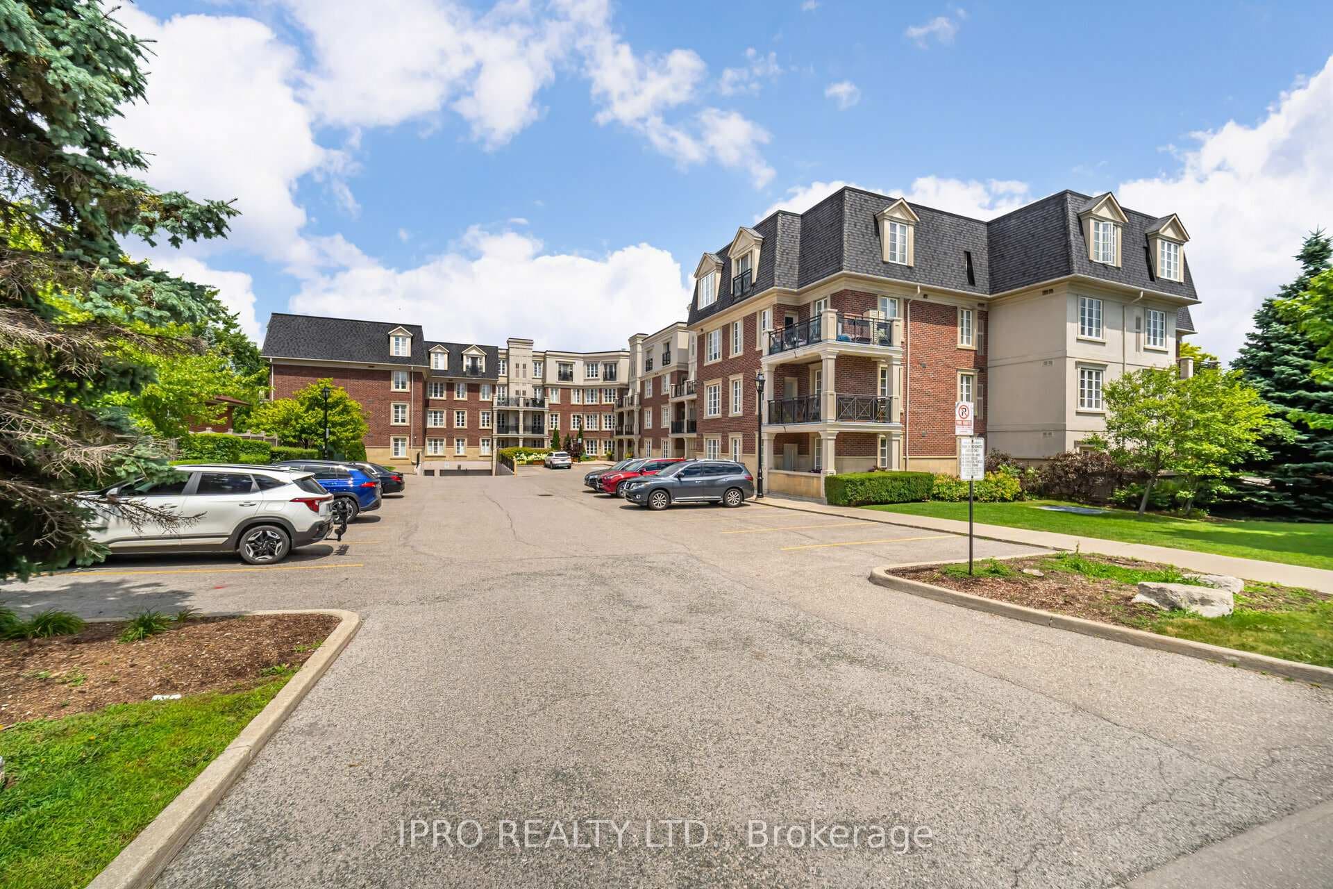 3351 Cawthra Road Unit 321 photo 1