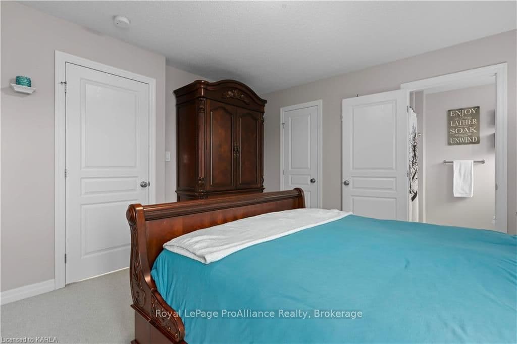1207 CARFA Crescent photo 20