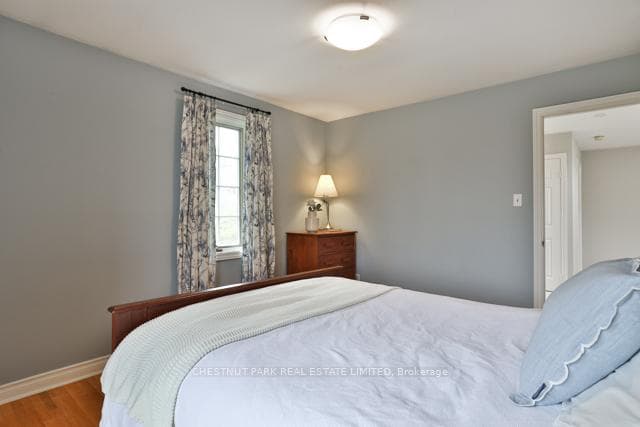75 Aldershot Crescent photo 32