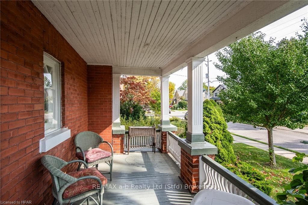 19 TROW Avenue photo 8