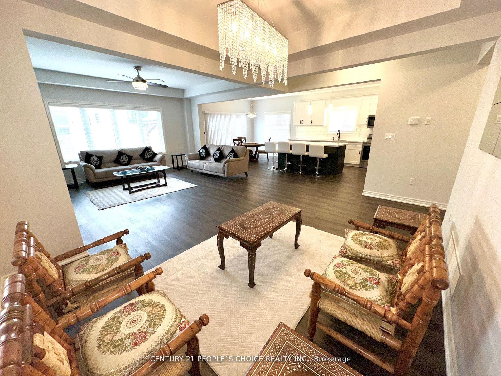 34 Swan Avenue photo 10