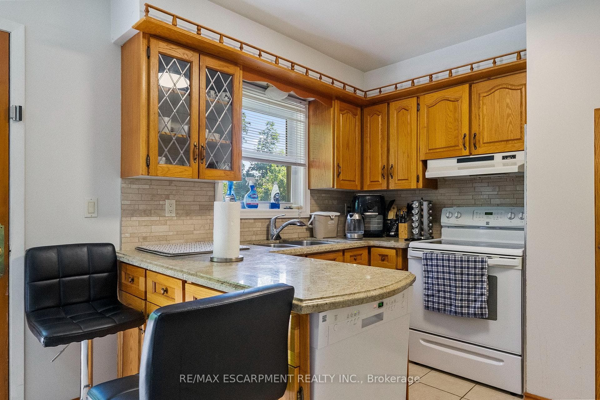 2506 YARMOUTH Crescent photo 10