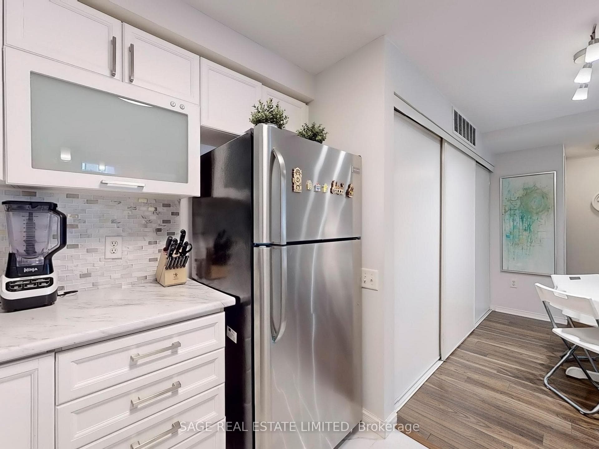760 Lawrence Avenue Unit 44 photo 13