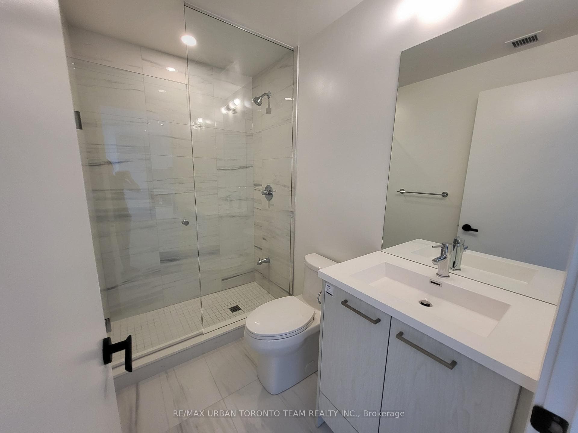 28 Interchange Way Unit 2703 photo 9