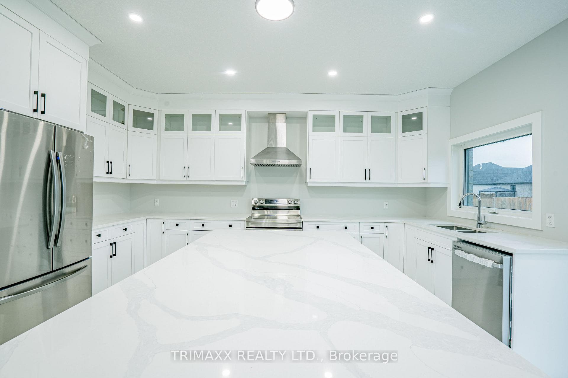 188 Foxborough Place photo 14