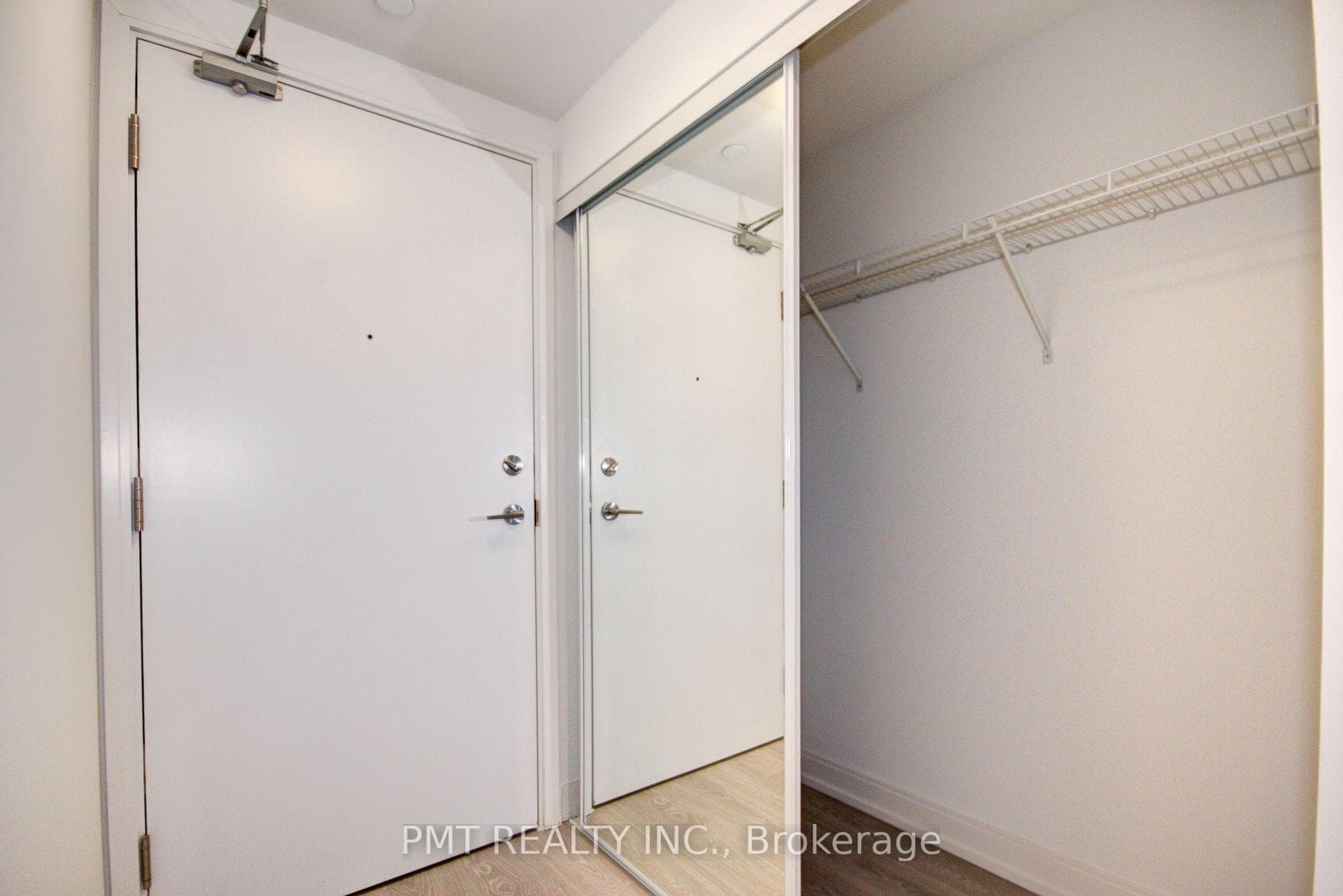 181 Dundas Street Unit 1912 photo 3