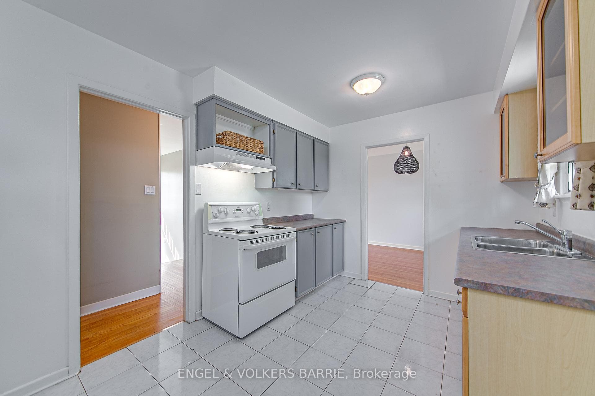 144 Cundles Road photo 15