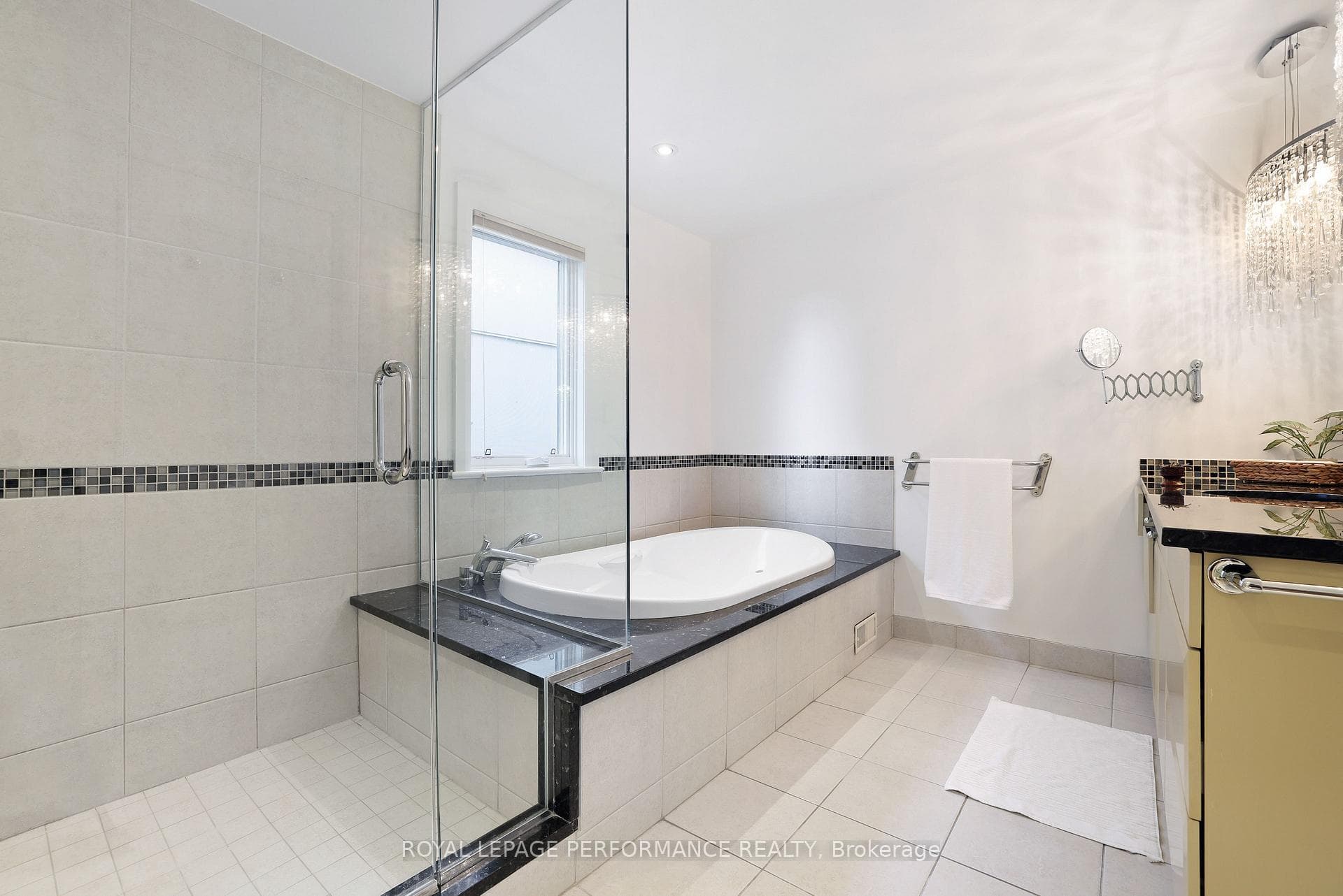 2029 Cabot Street photo 23