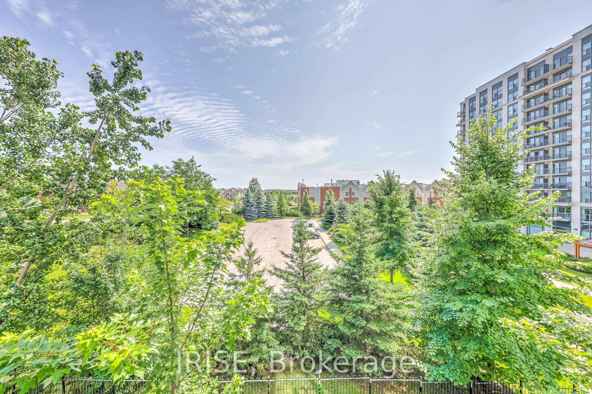 75 Oneida Crescent Unit 305 photo 33