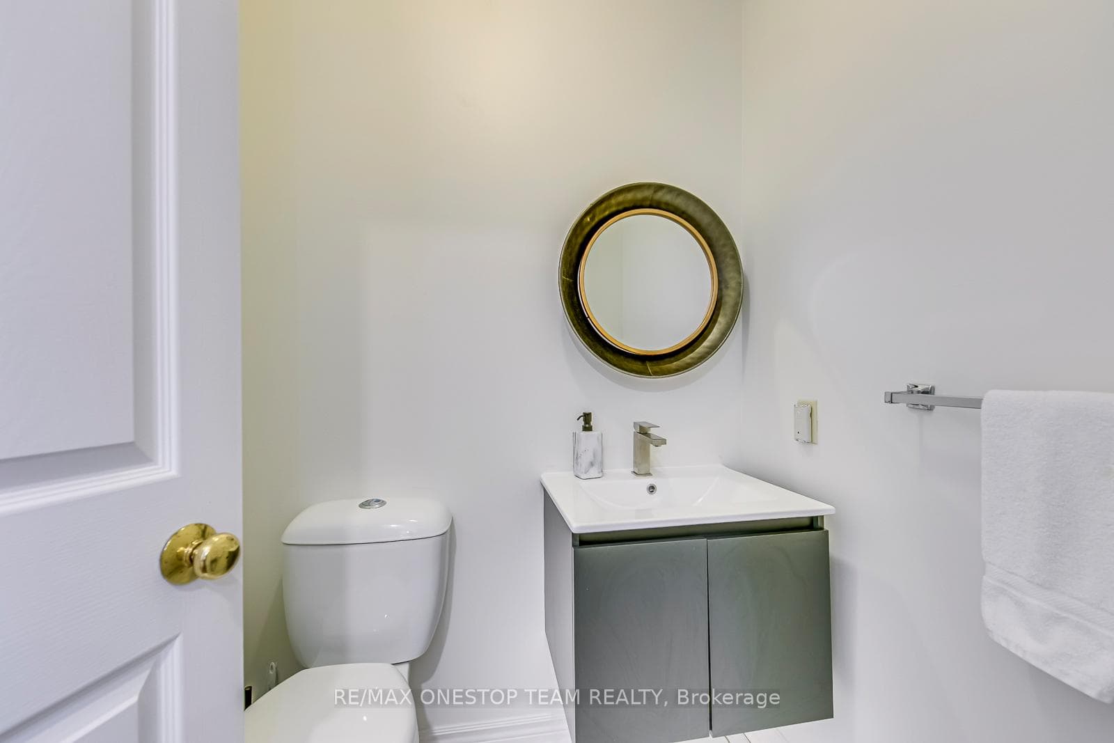 1068 Queens Avenue photo 15