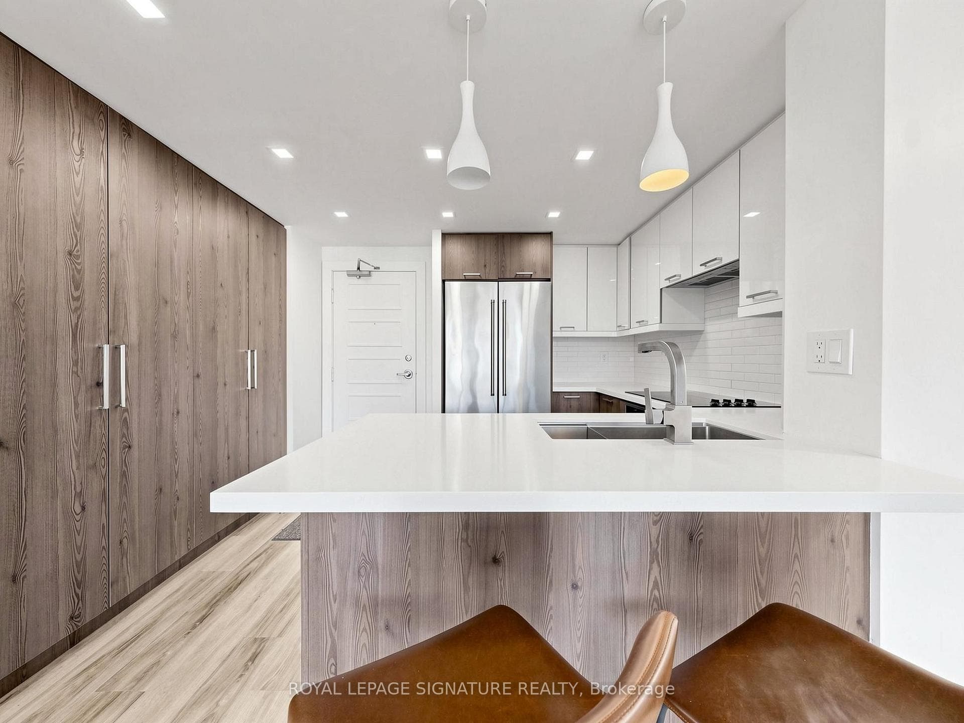 705 King Street Unit 1603 photo 16