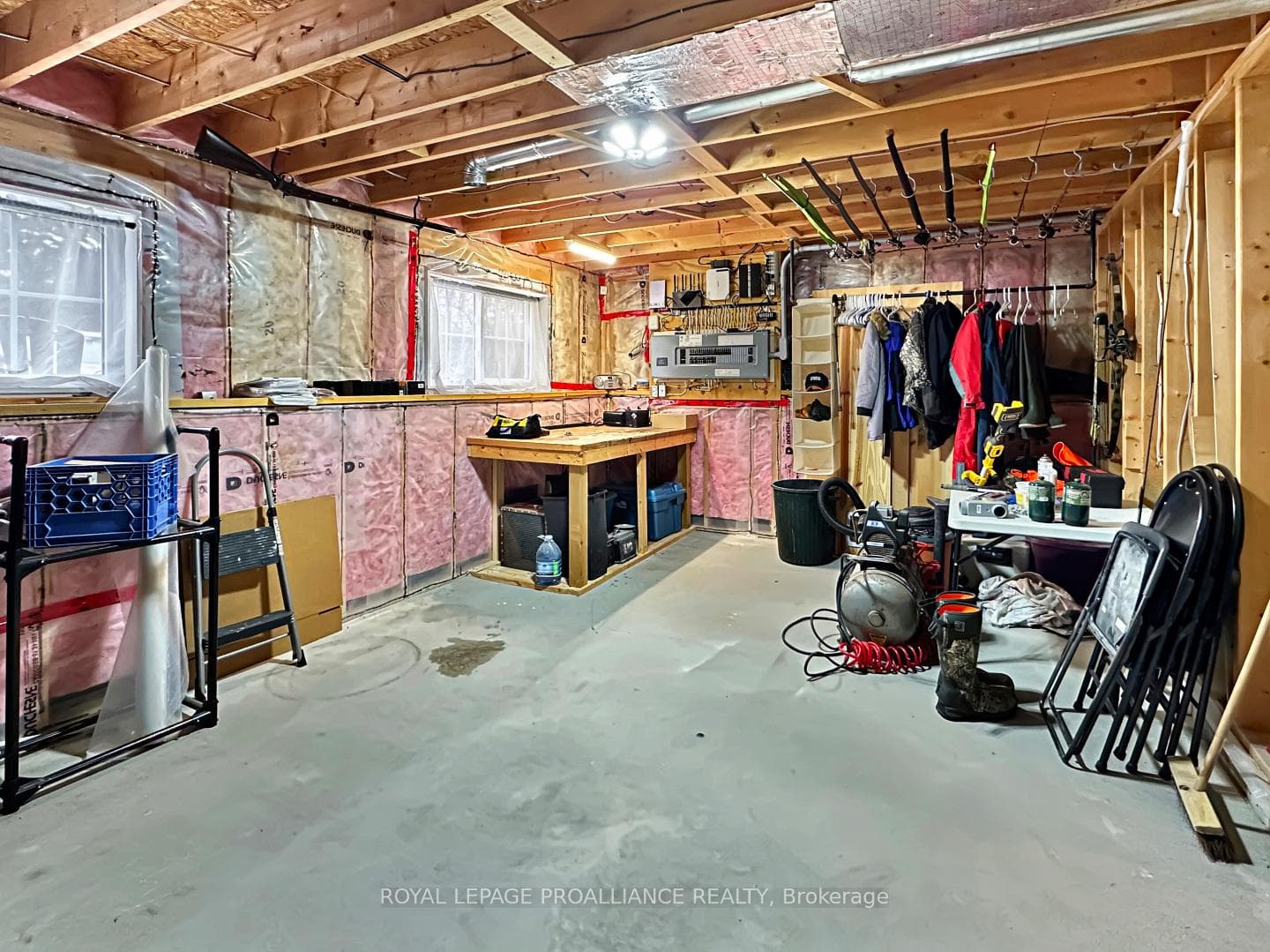 2073 Shannon Road photo 32