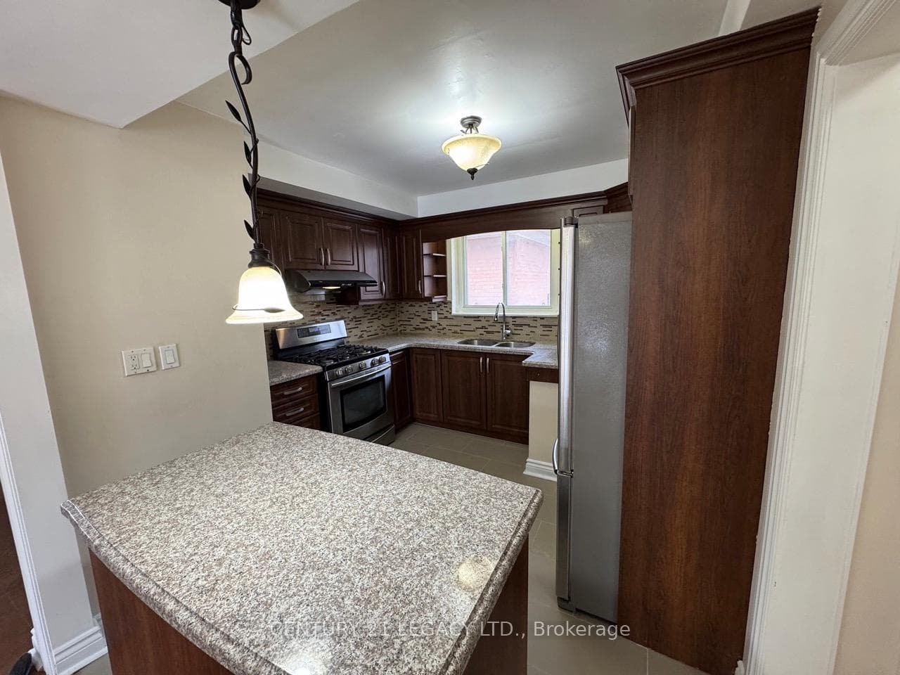 15 Vange Crescent photo 8