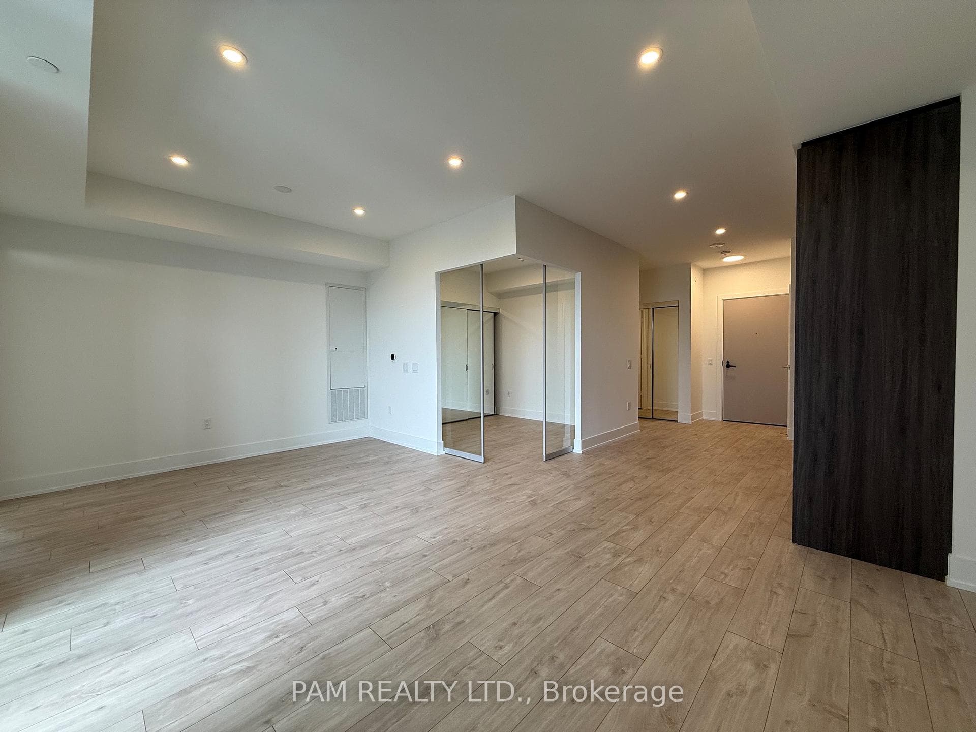 858 Dupont Street Unit 639 photo 6