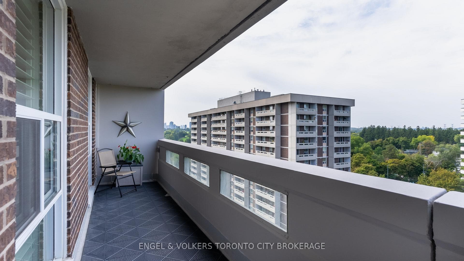50 Inverlochy Boulevard Unit 1110 photo 28