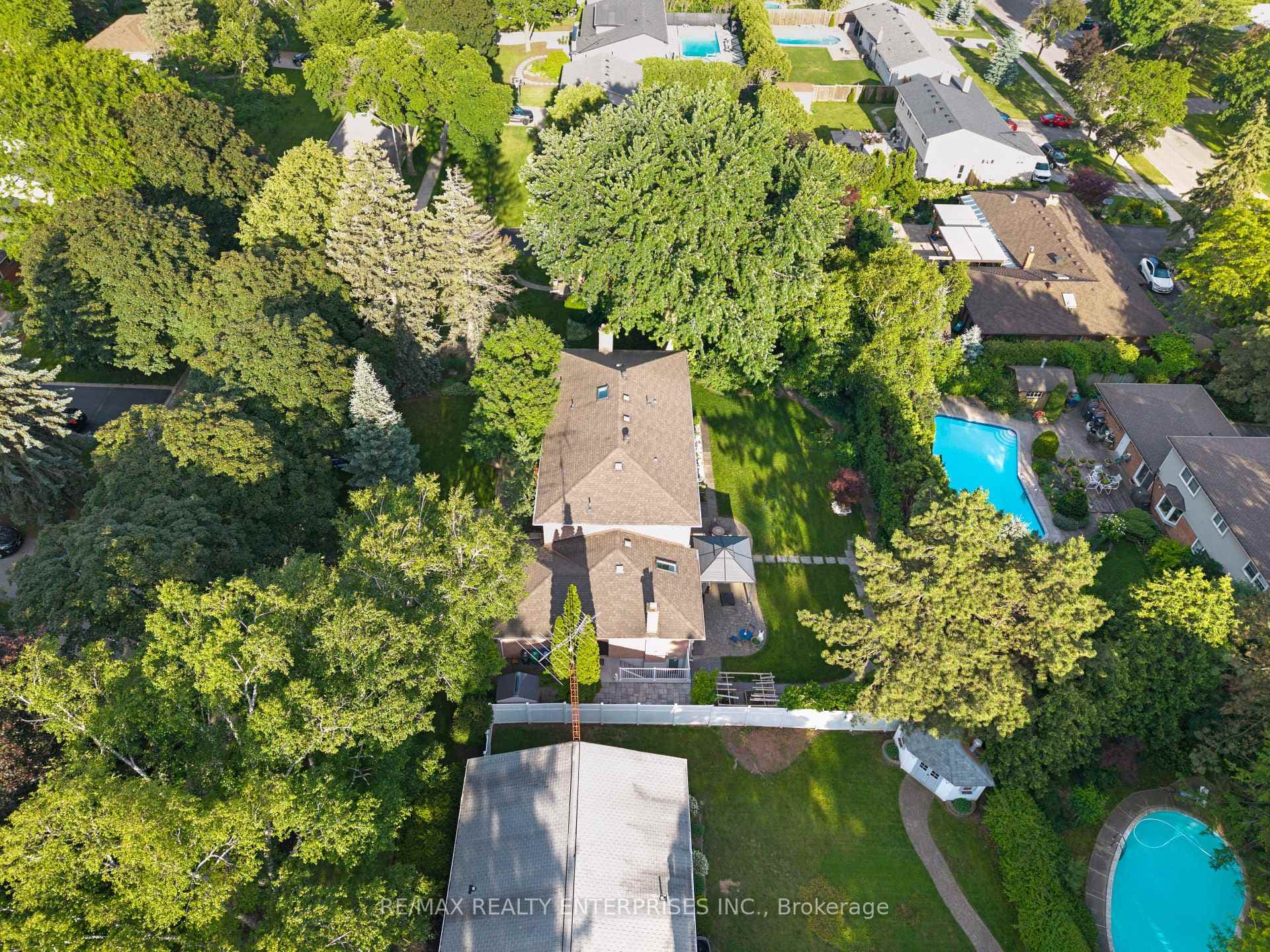 2084 Obeck Crescent photo 42