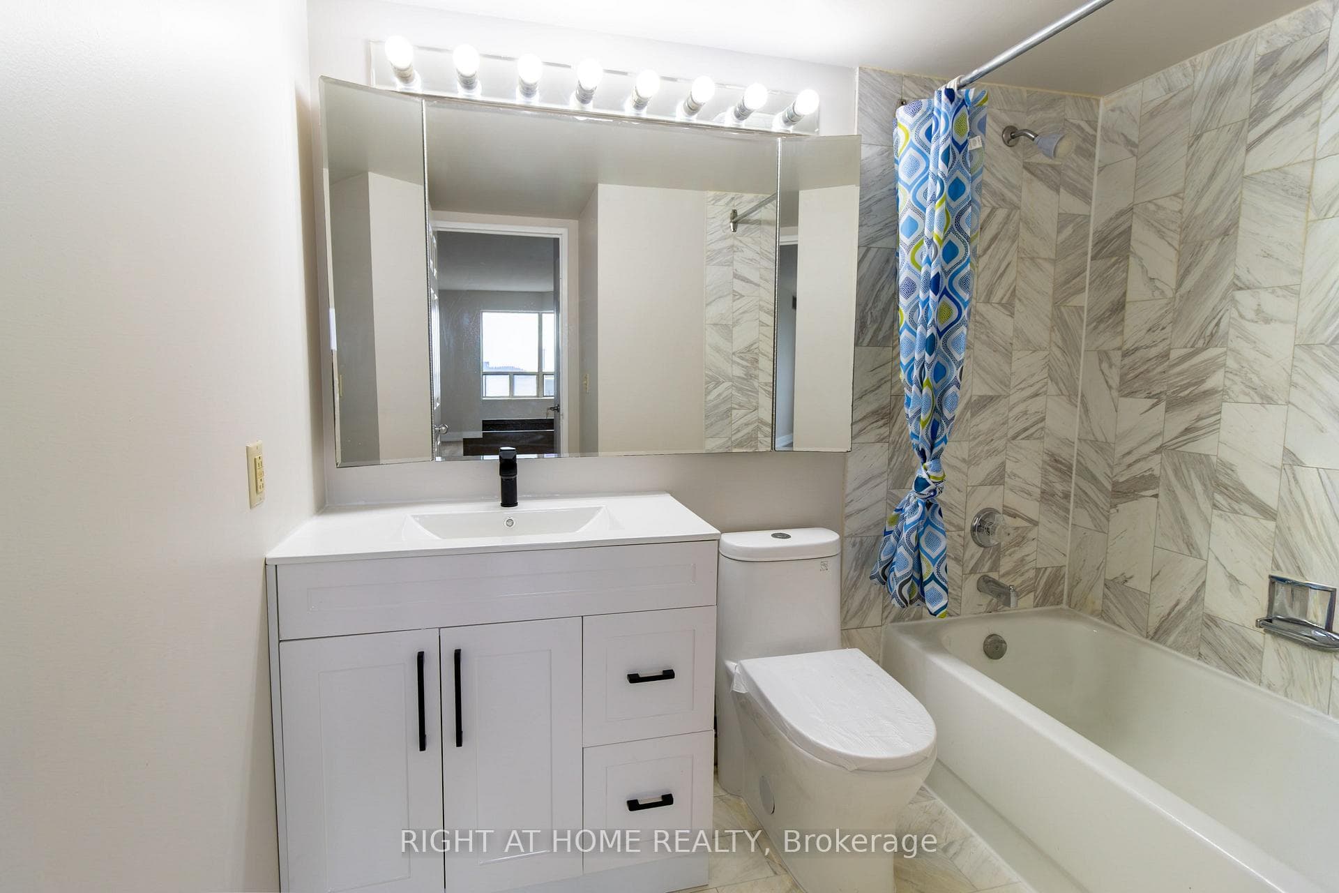 325 Webb Drive Unit 1811 photo 19