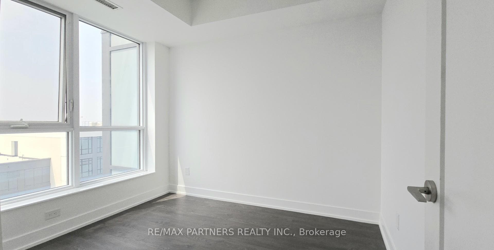 7 Mabelle Avenue Unit 3901 photo 11