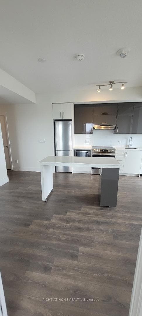 188 Fairview mall Drive Unit 1507 photo 11