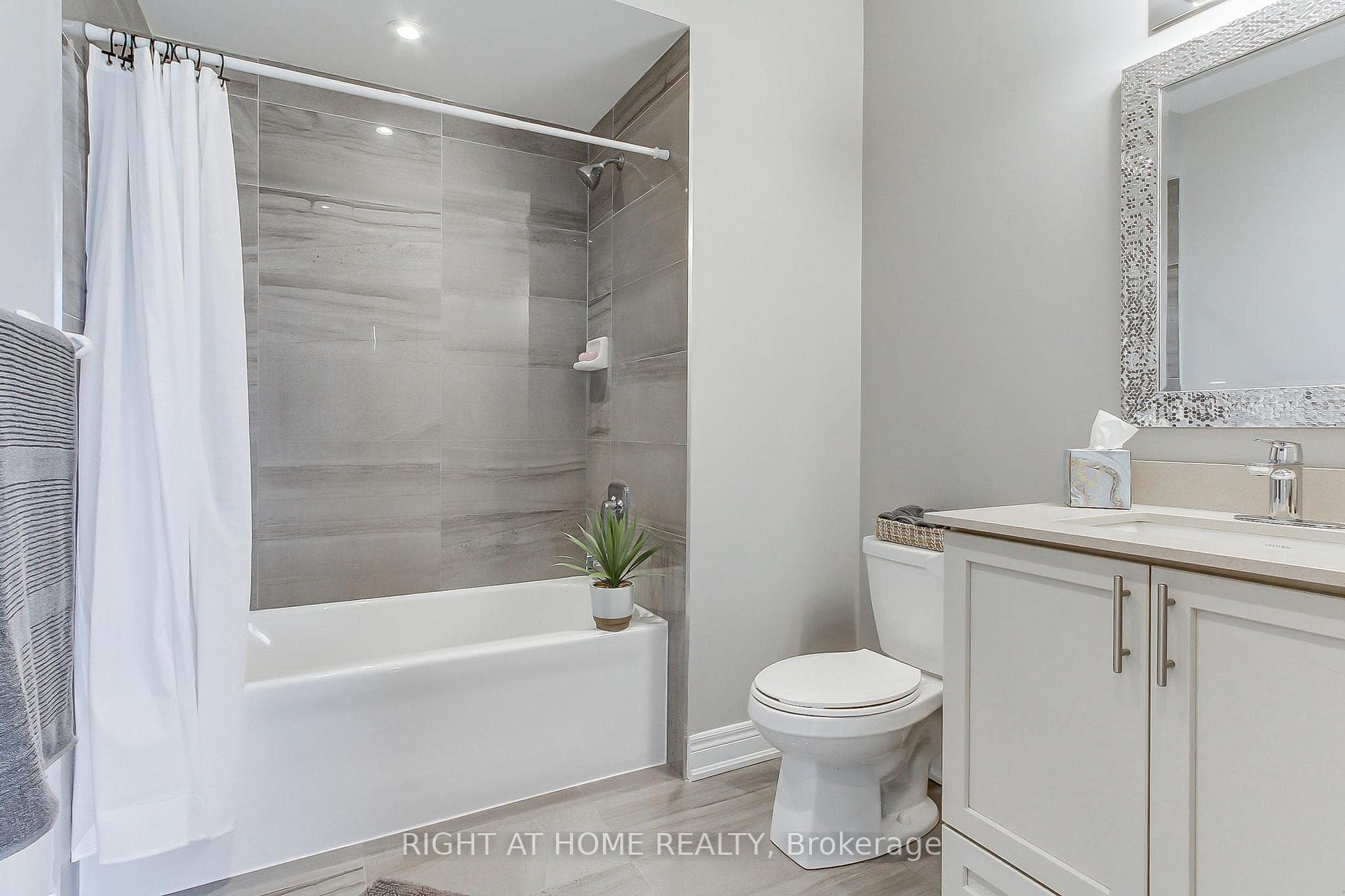 Ensuite bath