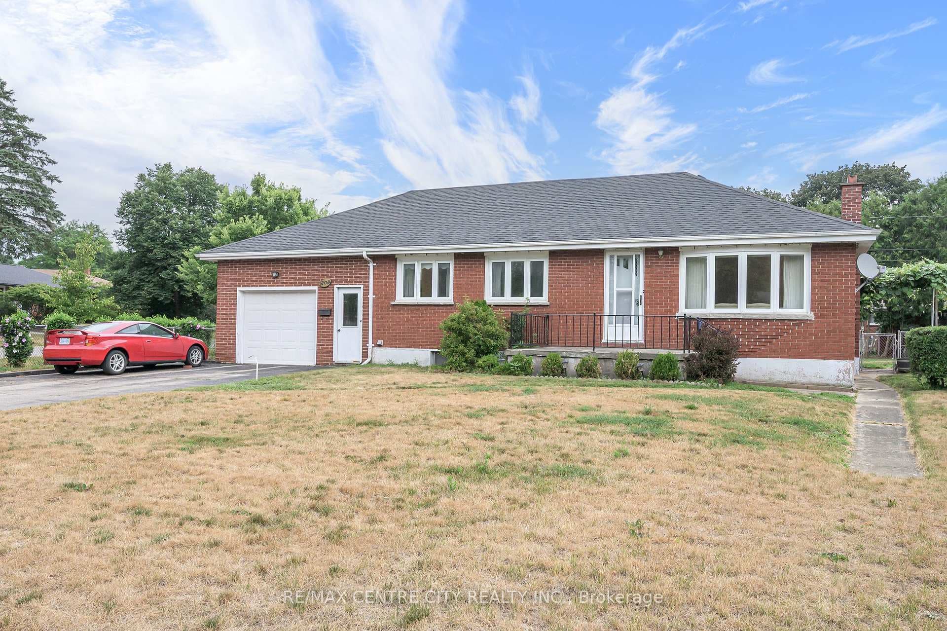208 NIAGRA Street photo 2