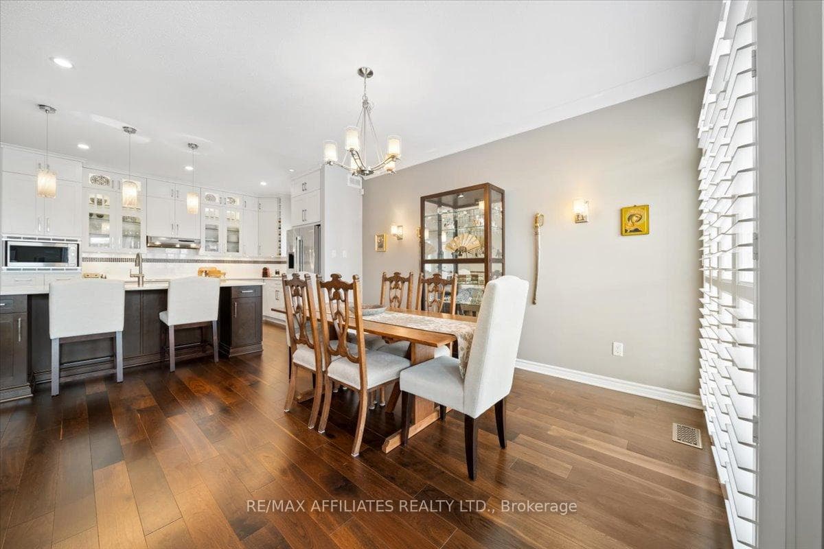 285 Chinian Street photo 18