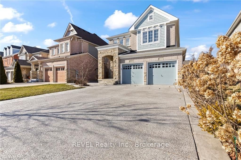 6383 CONNOR Crescent photo 3