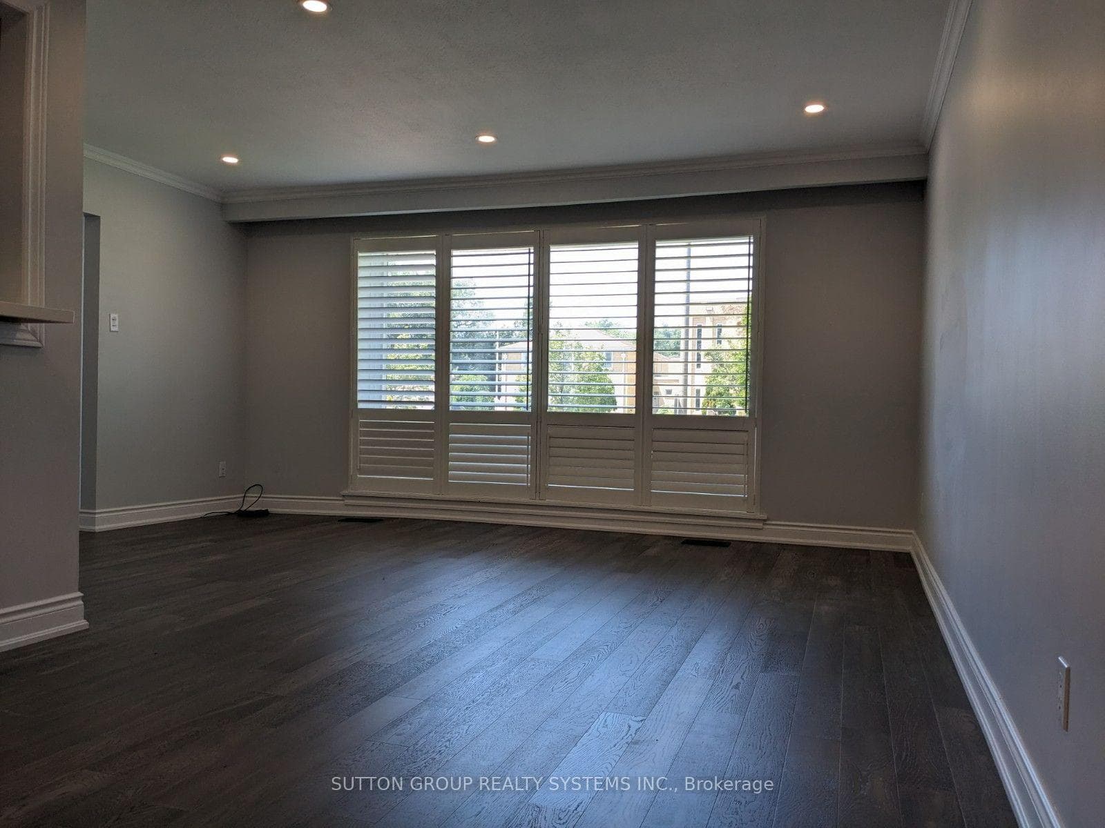 297 Balmoral Drive photo 5