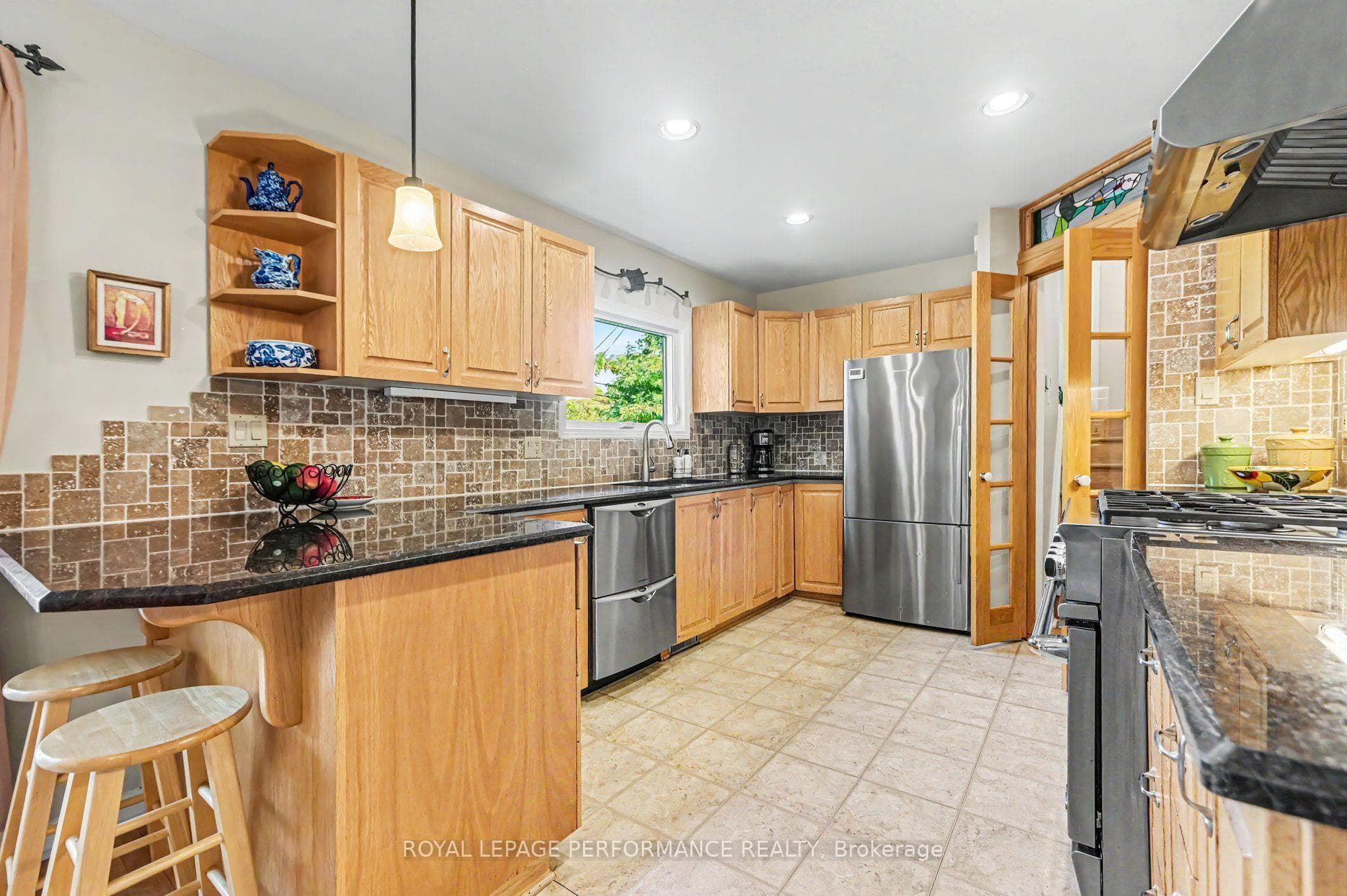 1208 Cline Crescent photo 11