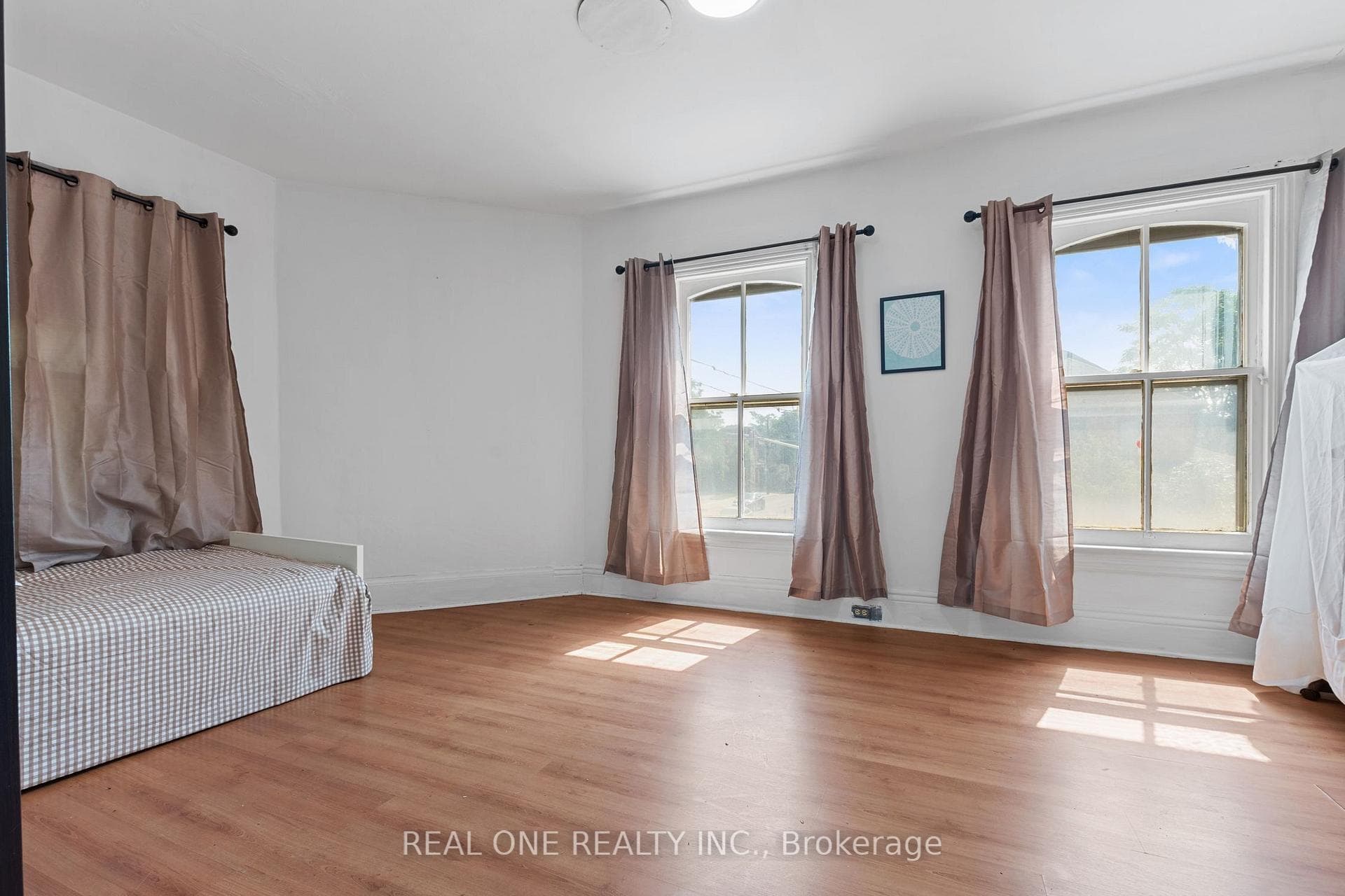 155 Victoria Avenue photo 17
