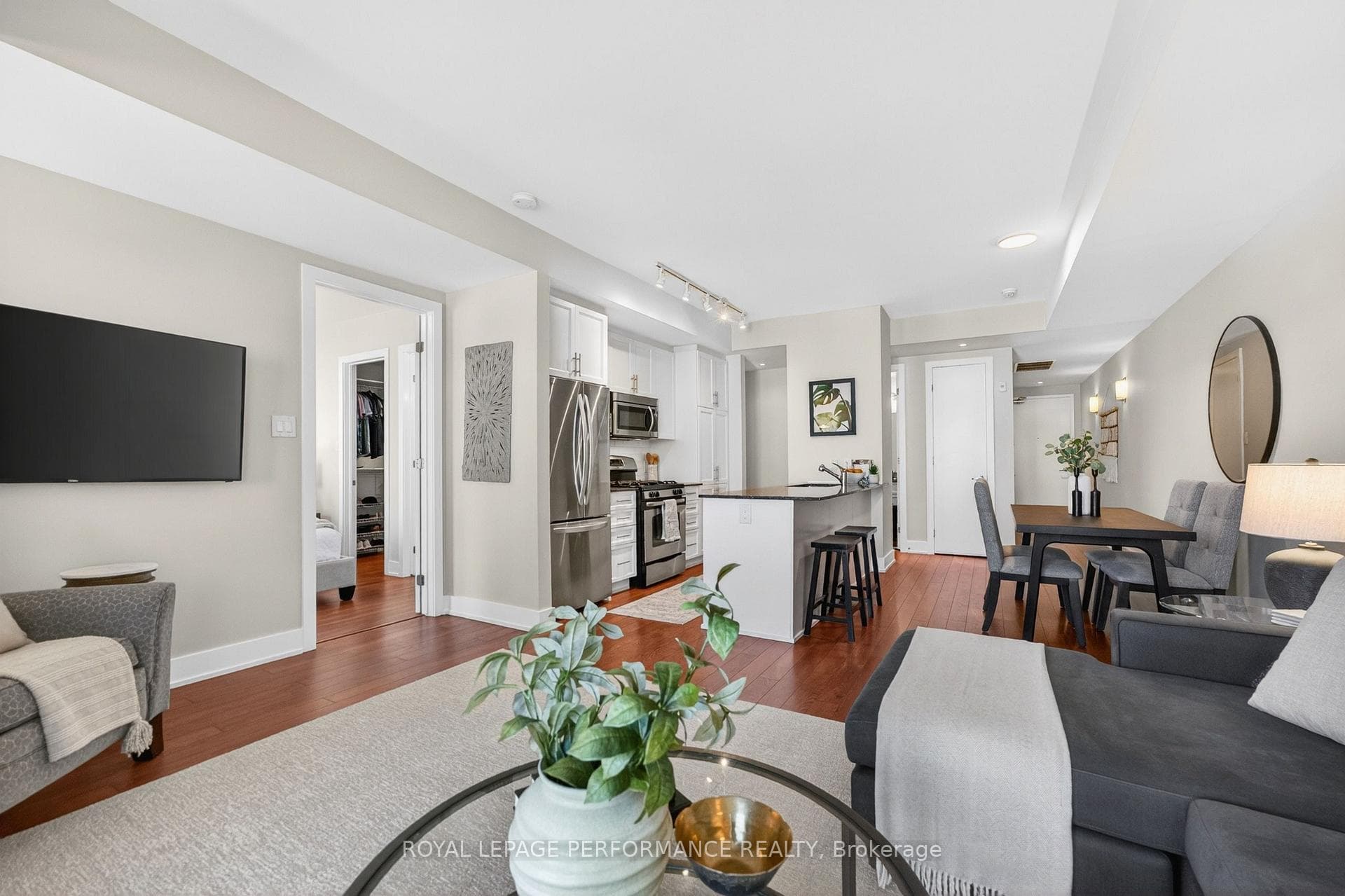 131 Holland Avenue Unit 203 photo 3