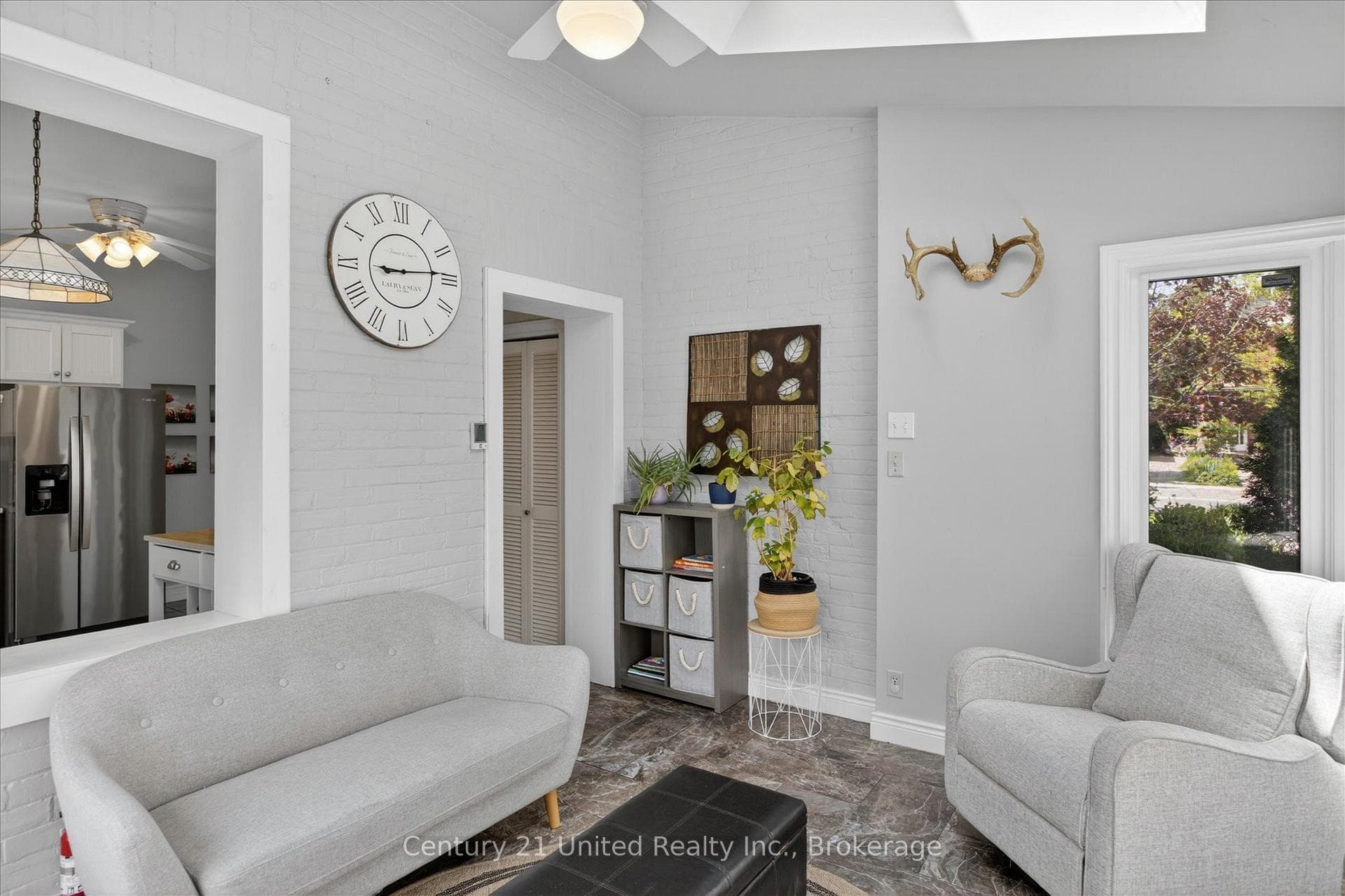 587 Gilmour Street photo 18