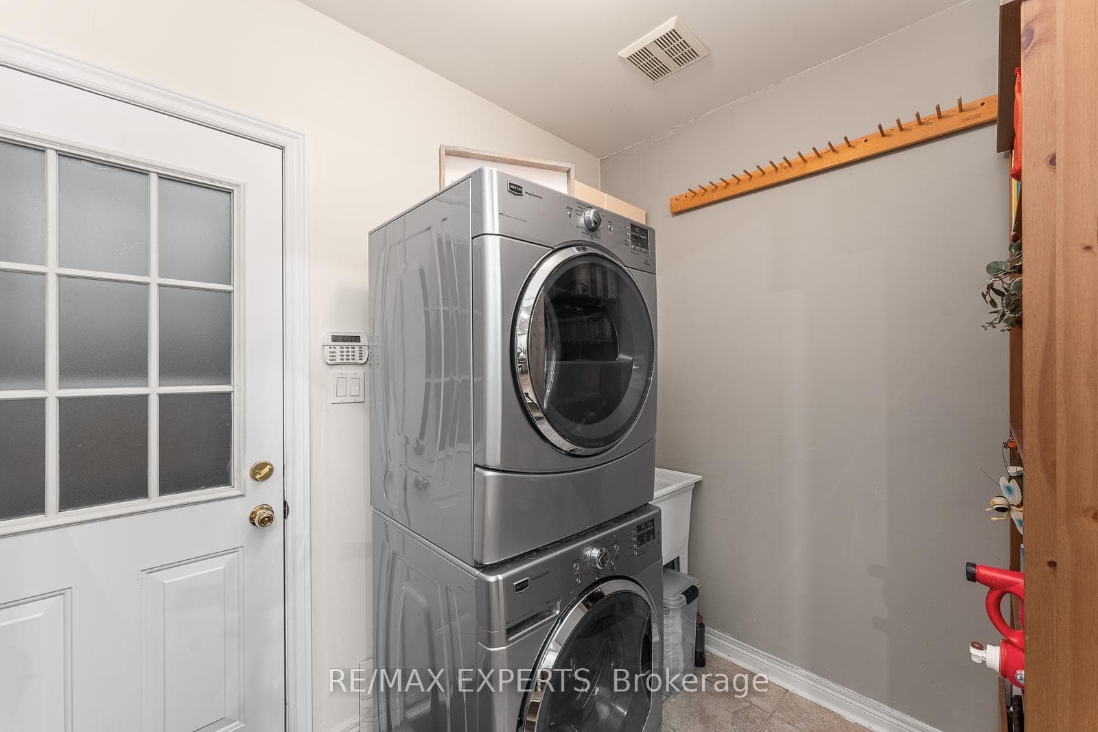 47 La Neve Avenue photo 27