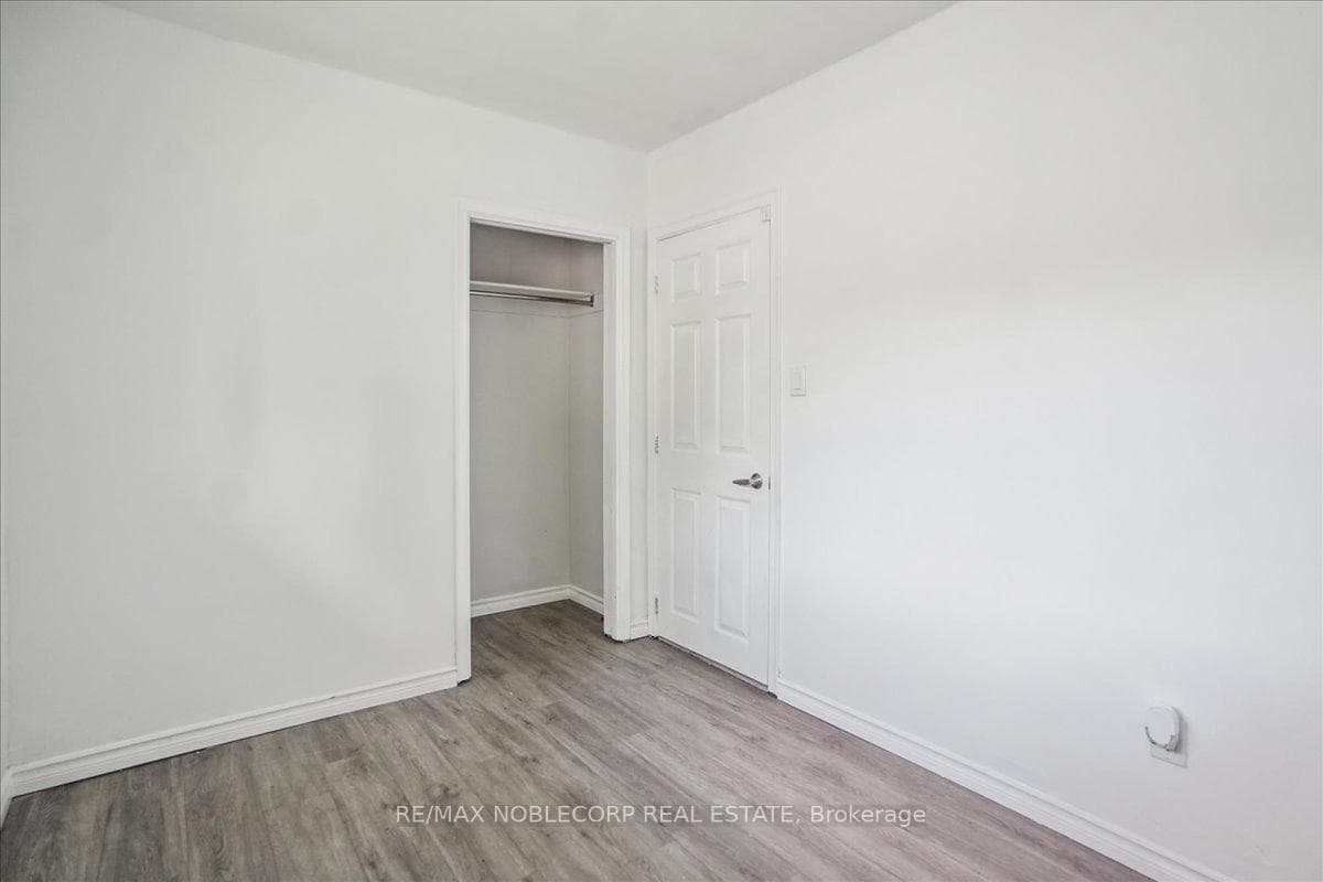 982 Regent Drive Unit Upper photo 22