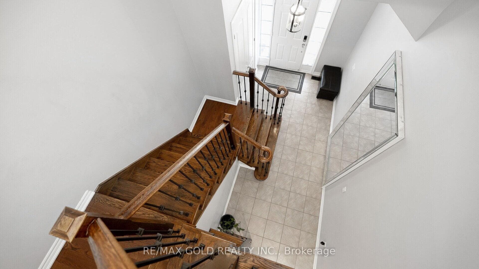 4 Learmont Avenue photo 5