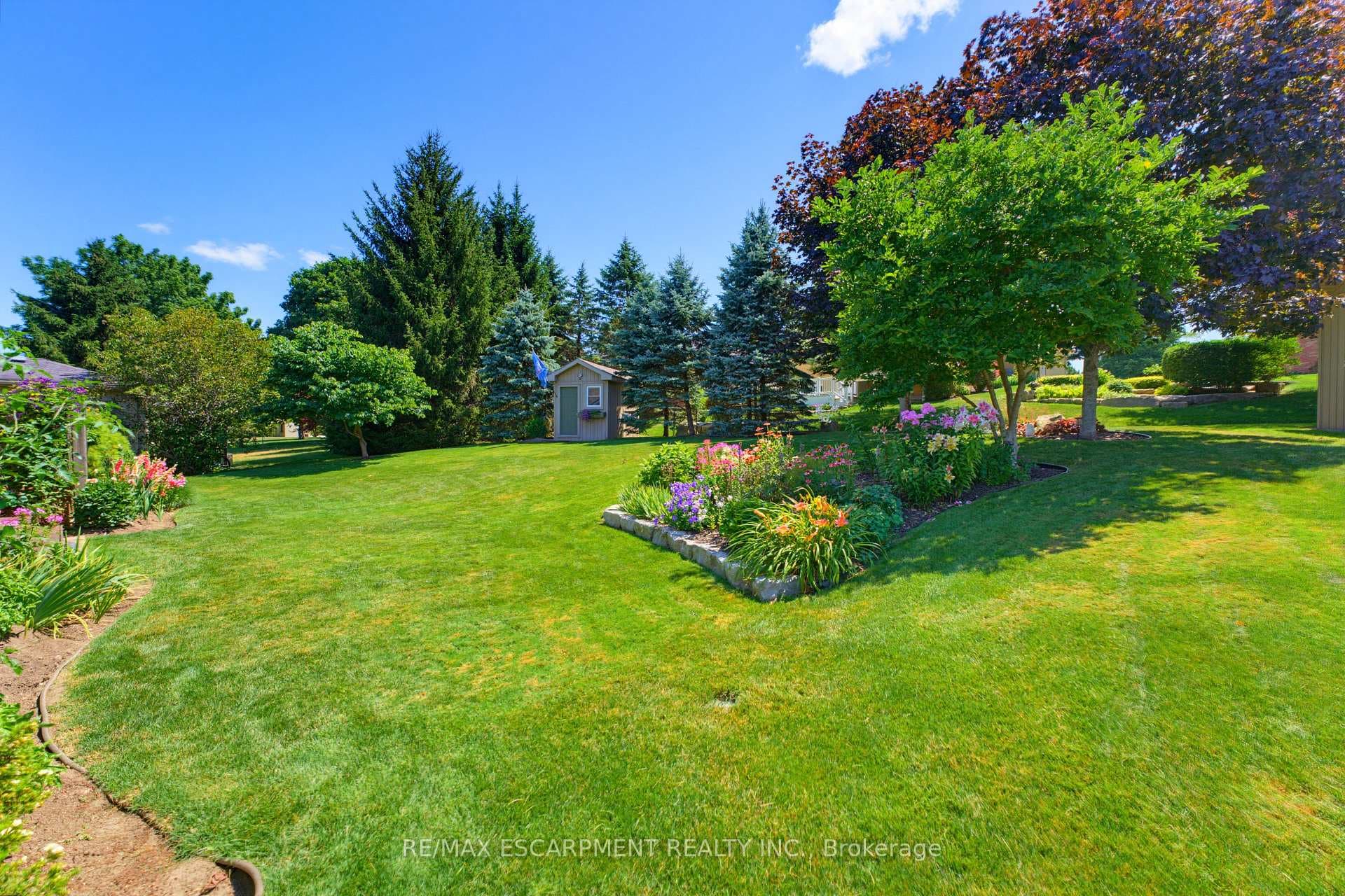 60 Donjon Boulevard photo 28