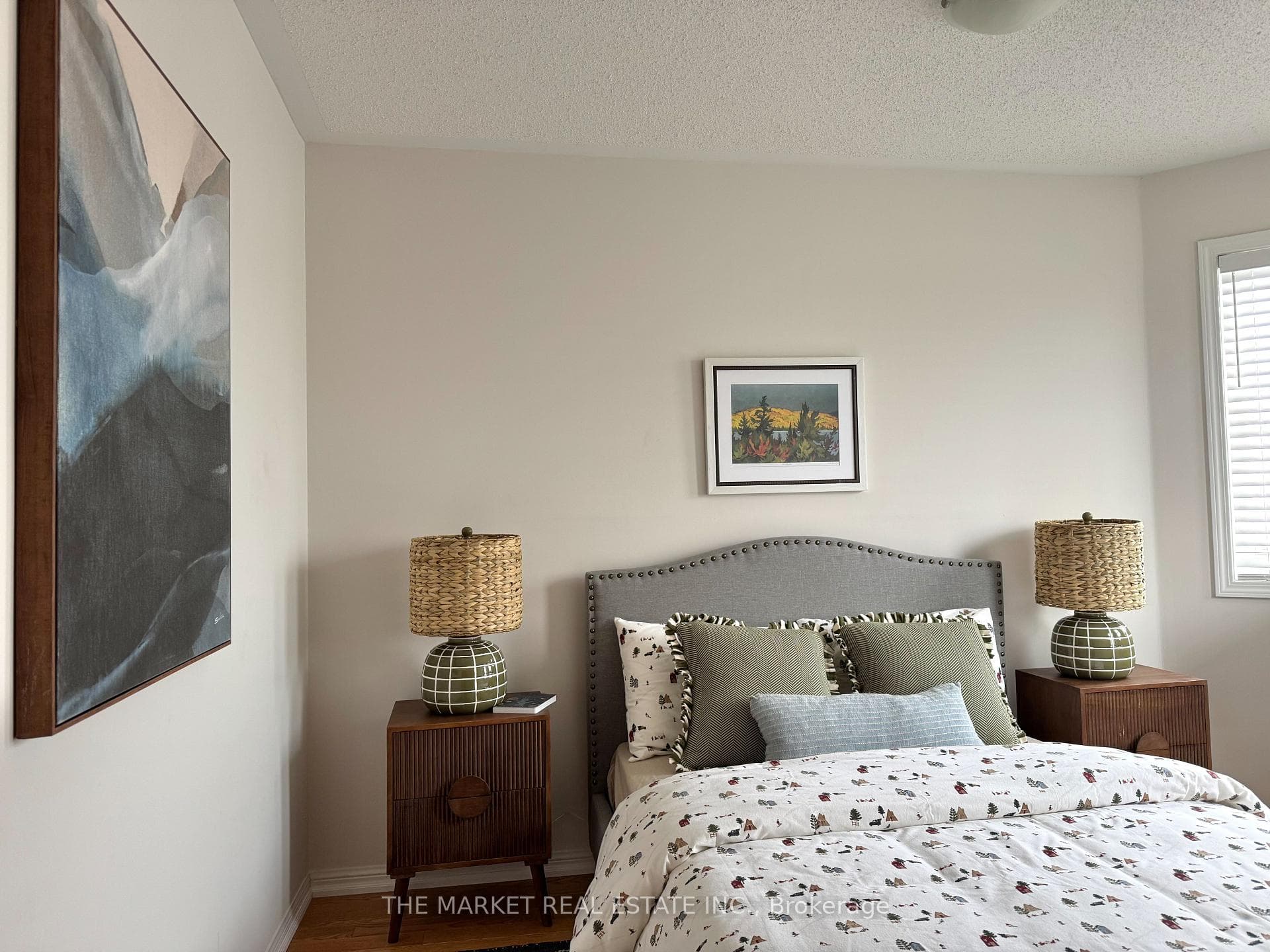 688 Rayner Court photo 25
