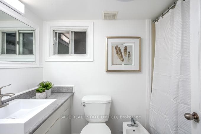 66 Manning Avenue Unit Bsmt photo 9
