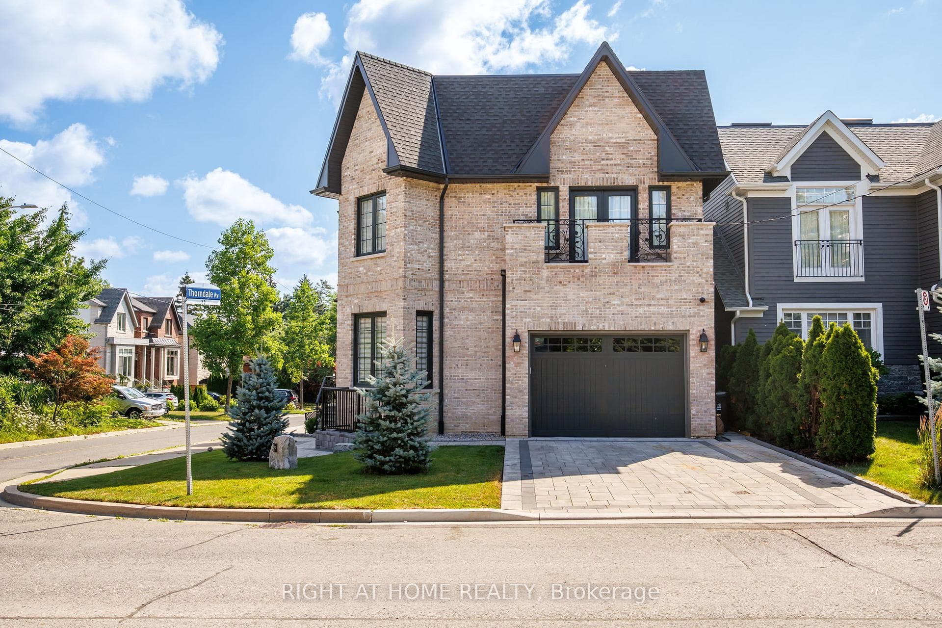 33 Thorndale Avenue photo 3