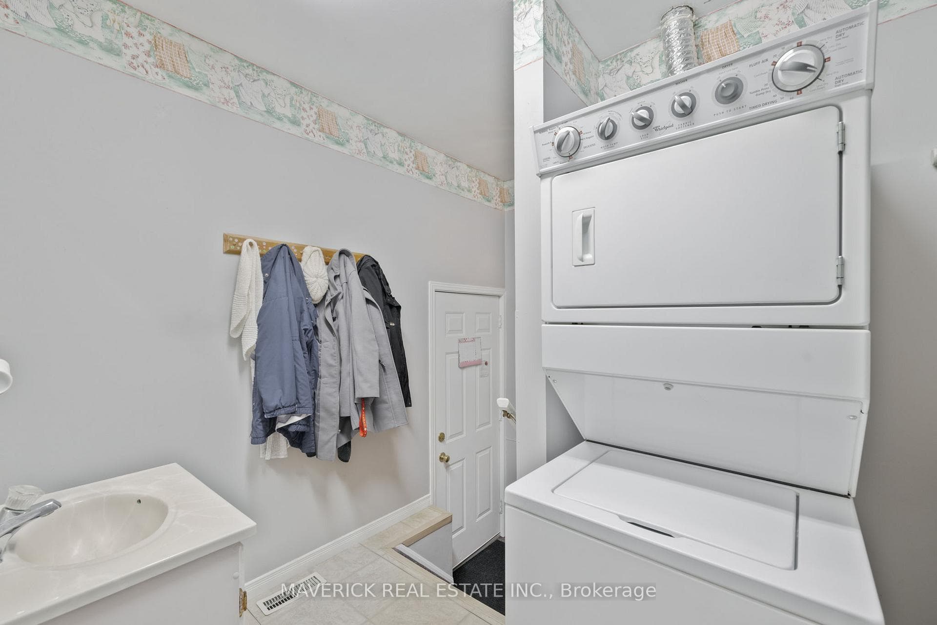 98 Carrie Crescent photo 10