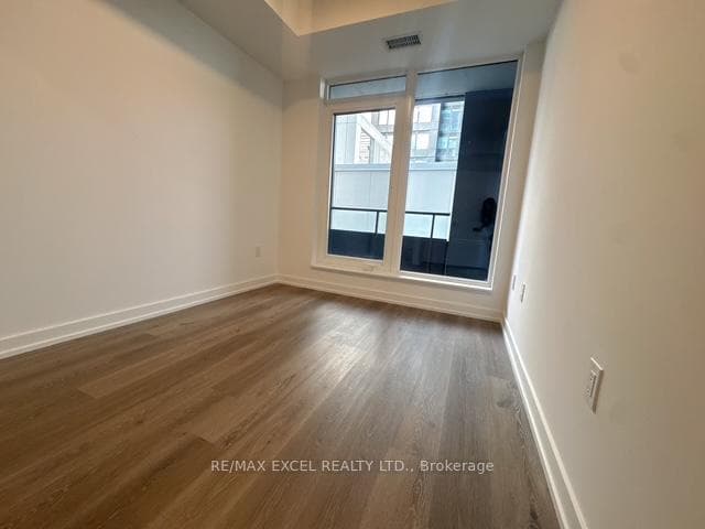395 SQUARE ONE Drive Unit 711 photo 8