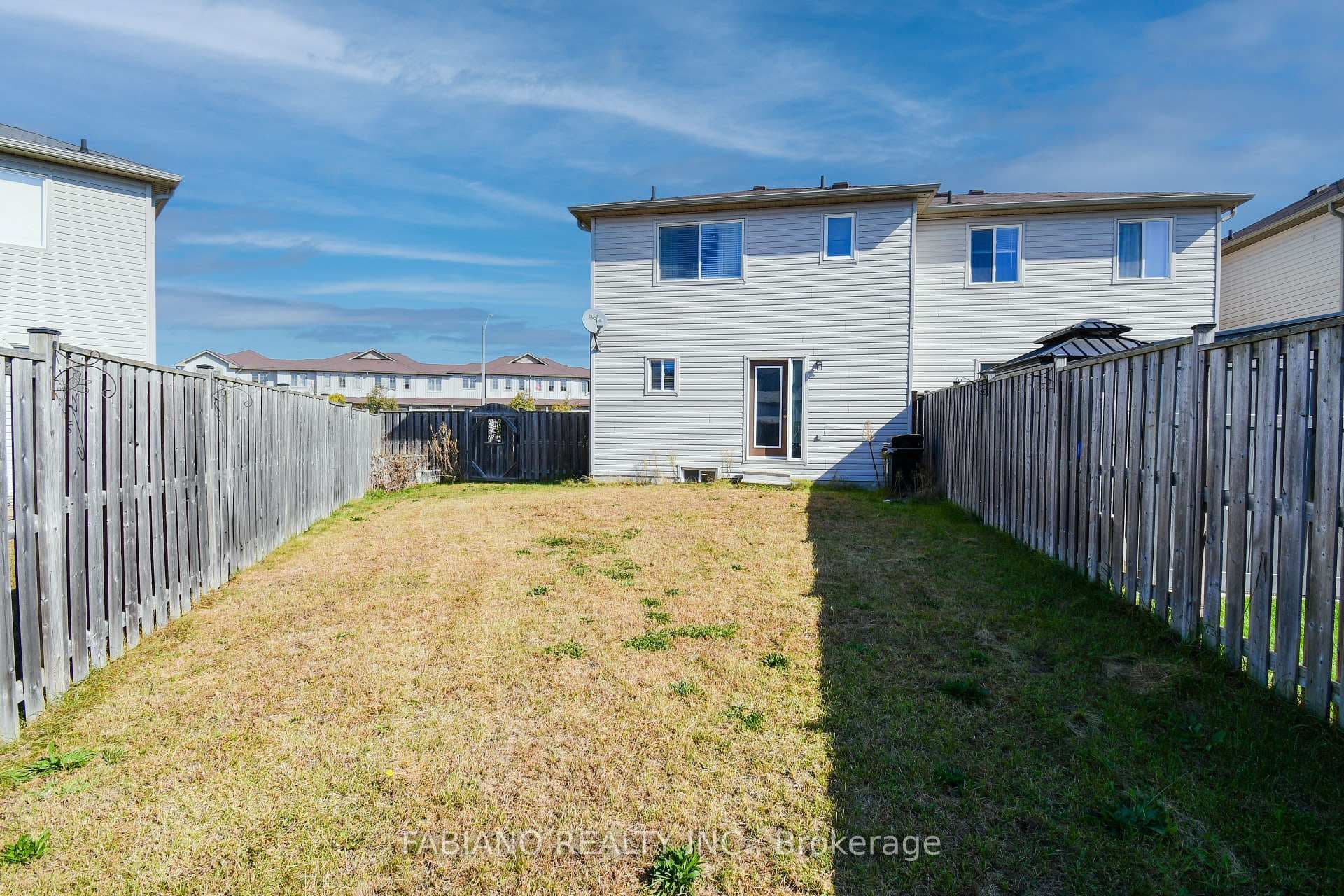 9 Admiral Crescent photo 27