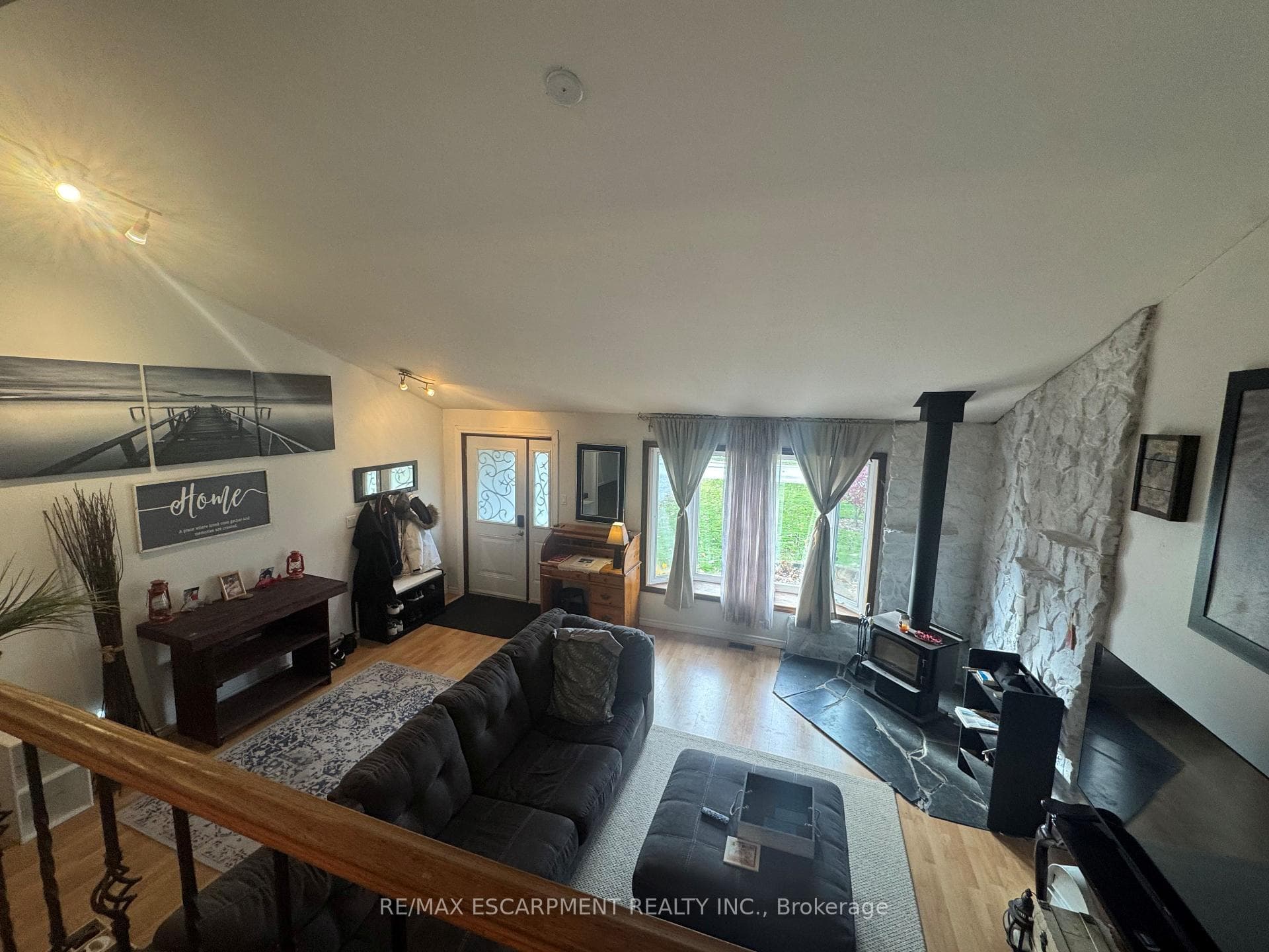 24 Woodhouse Avenue photo 4