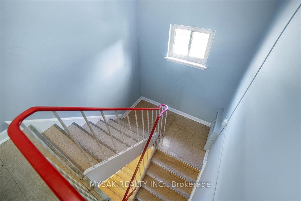 1033 Ravine Road photo 7