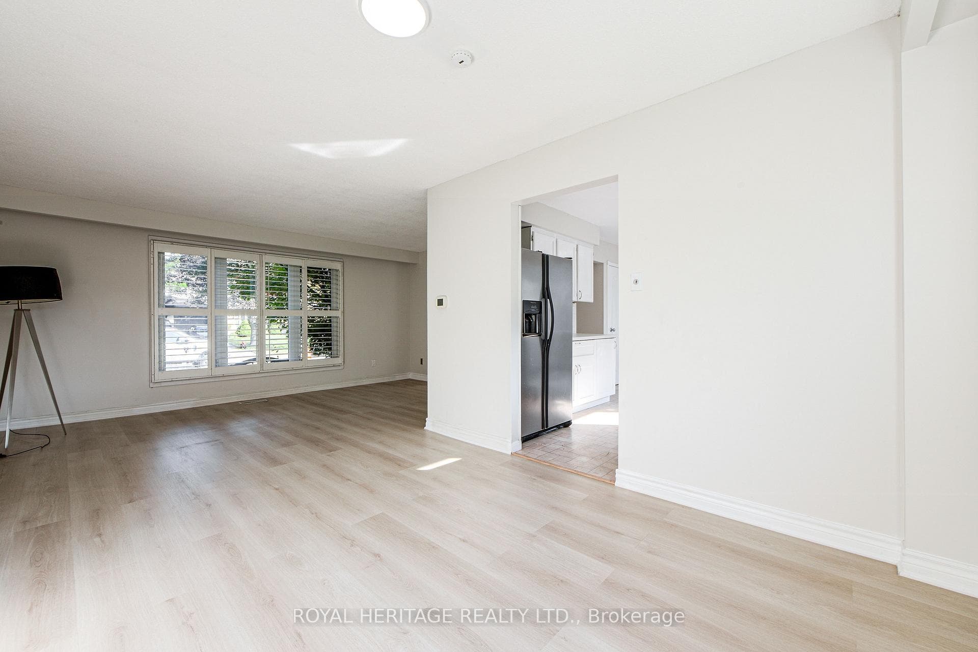 586 Creekview Circle photo 9