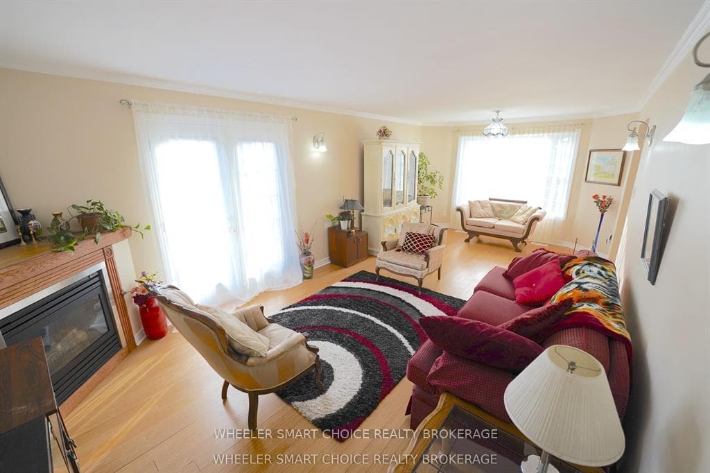 2135 Pitt Street photo 35