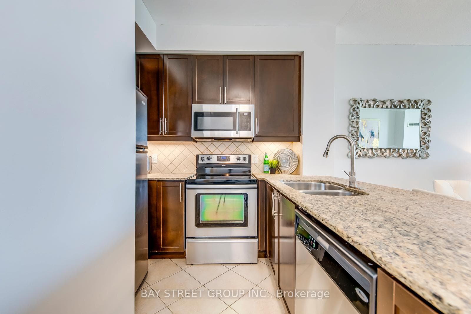 80 Absolute Avenue Unit 1405 photo 7