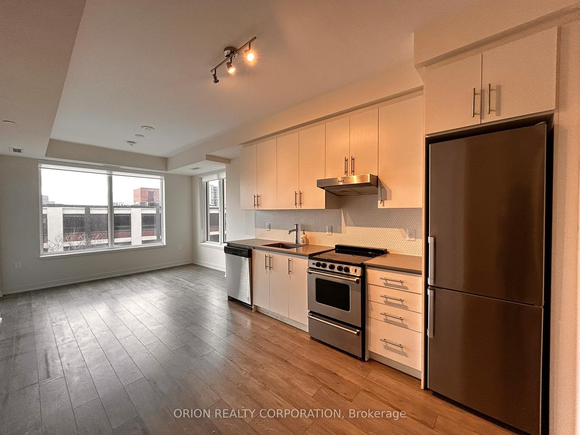 212 King William Street Unit 620 photo 2